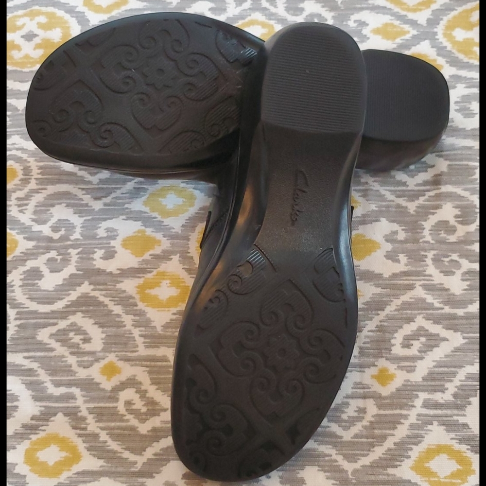 Clark's Clogs - Size 6.5 - Picture 6 of 8